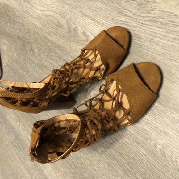 NEW YORK & COMPANY Peep-Toe Women’s Size 8 Strappy Block Heel - Picture 1 of 6